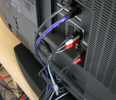 Projector_Connected_Cable_TV_hook_up_AV_source