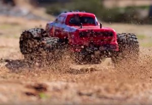 red-truck-kicking-up-dirt-desert-mx-08-26-2015(1)